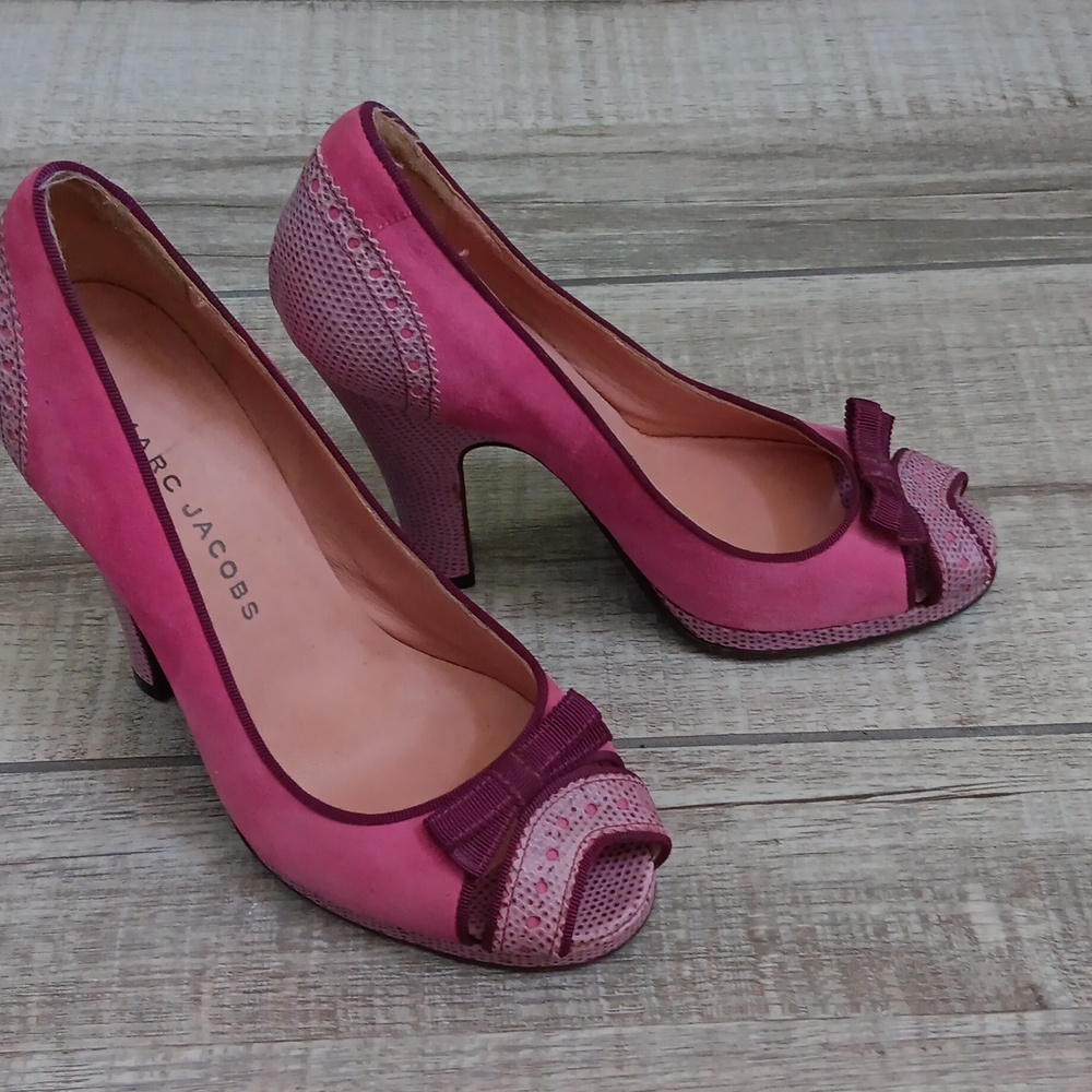 MARC JACOBS..ADORABLE HEELS!! SIZE 36